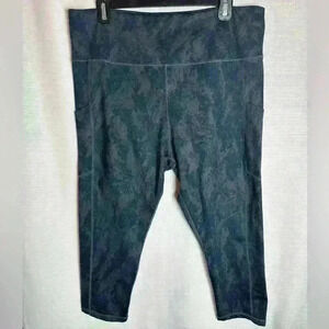 ZYIA active, women’s capri leggings with pockets, size 20